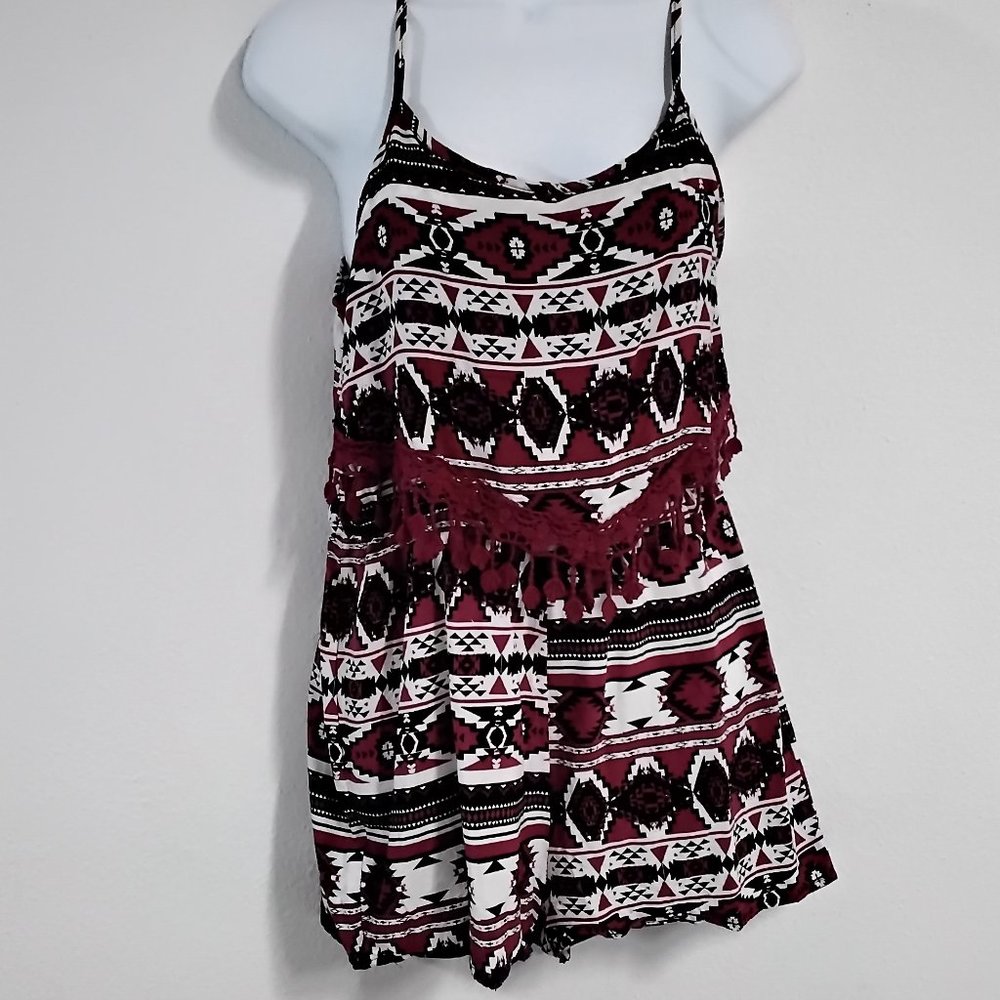 rue 21 jumpsuit jumper shortly Size L Aztec Pattern Adjustable Straps bx012